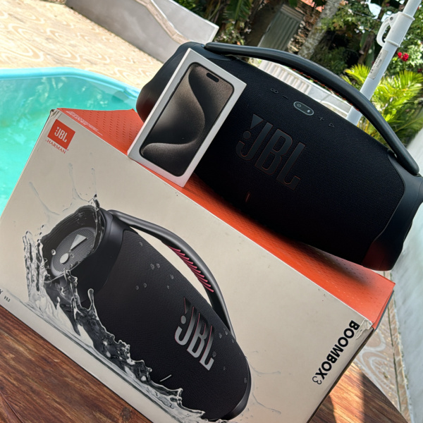 IPHONE 15 PRO MAX + JBL BOOMBOX 3